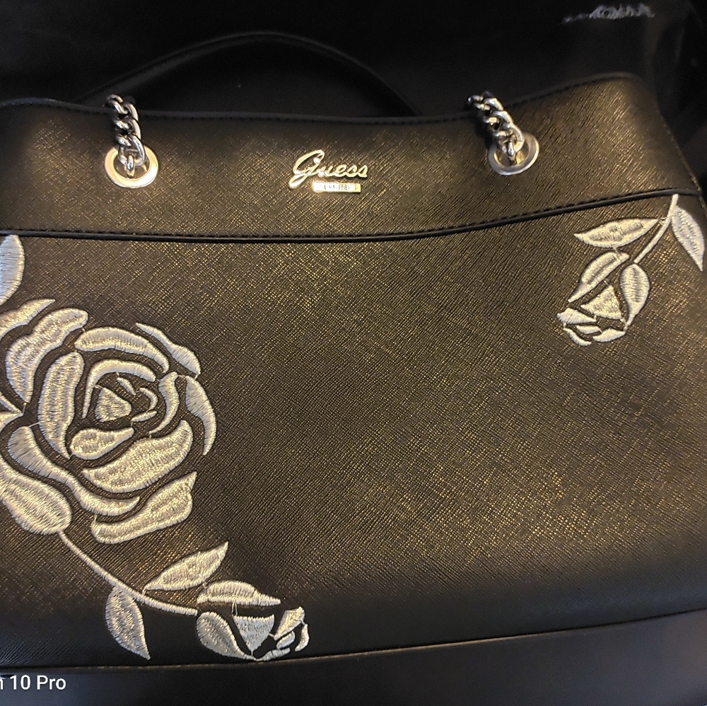 Guess purse new with tag